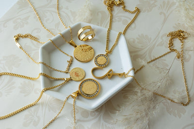 HOW TO STACK NECKLACES | A GUIDE