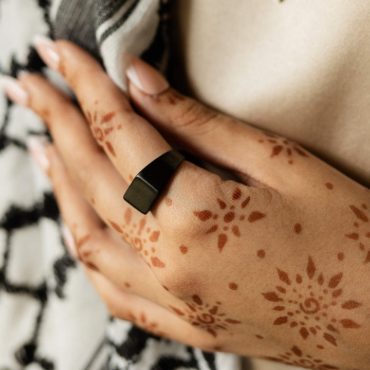 Essential Signet Ring