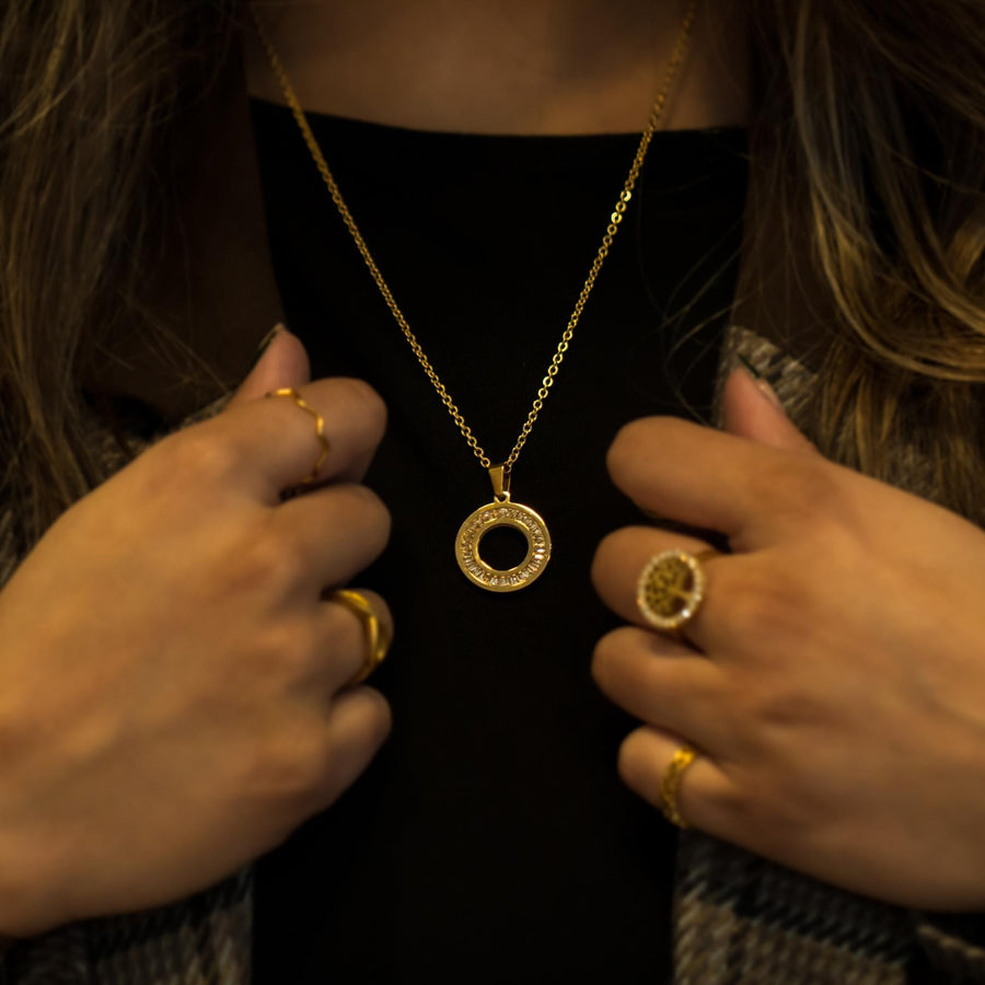 zudo-Azalea-Necklace-model