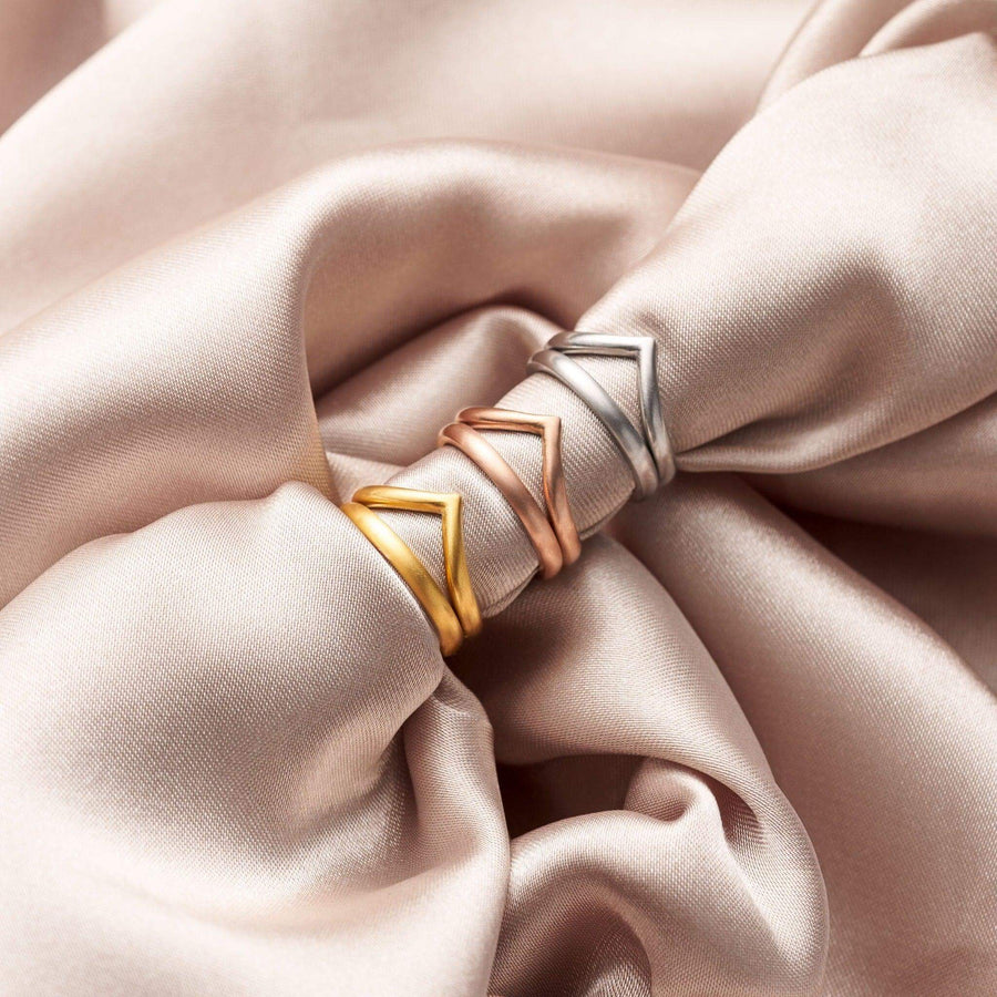 V-Midi-Rings and simple bands