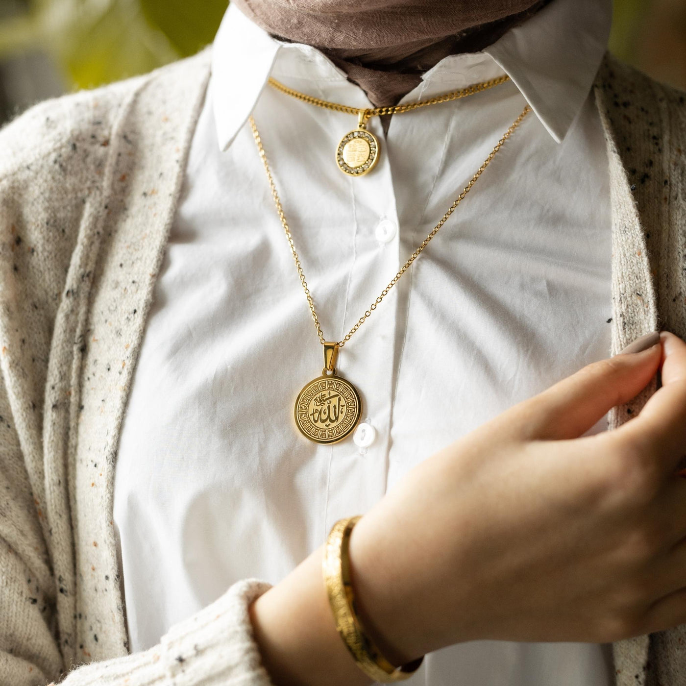 ZUDO-Allah-Medallion-Necklace-gold-model_2