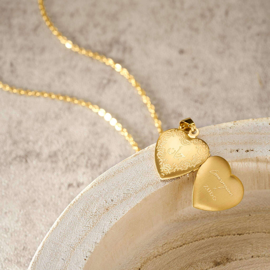 ZUDO-Jaan-heart-Locket-Emmen-Gold-flatlay-open