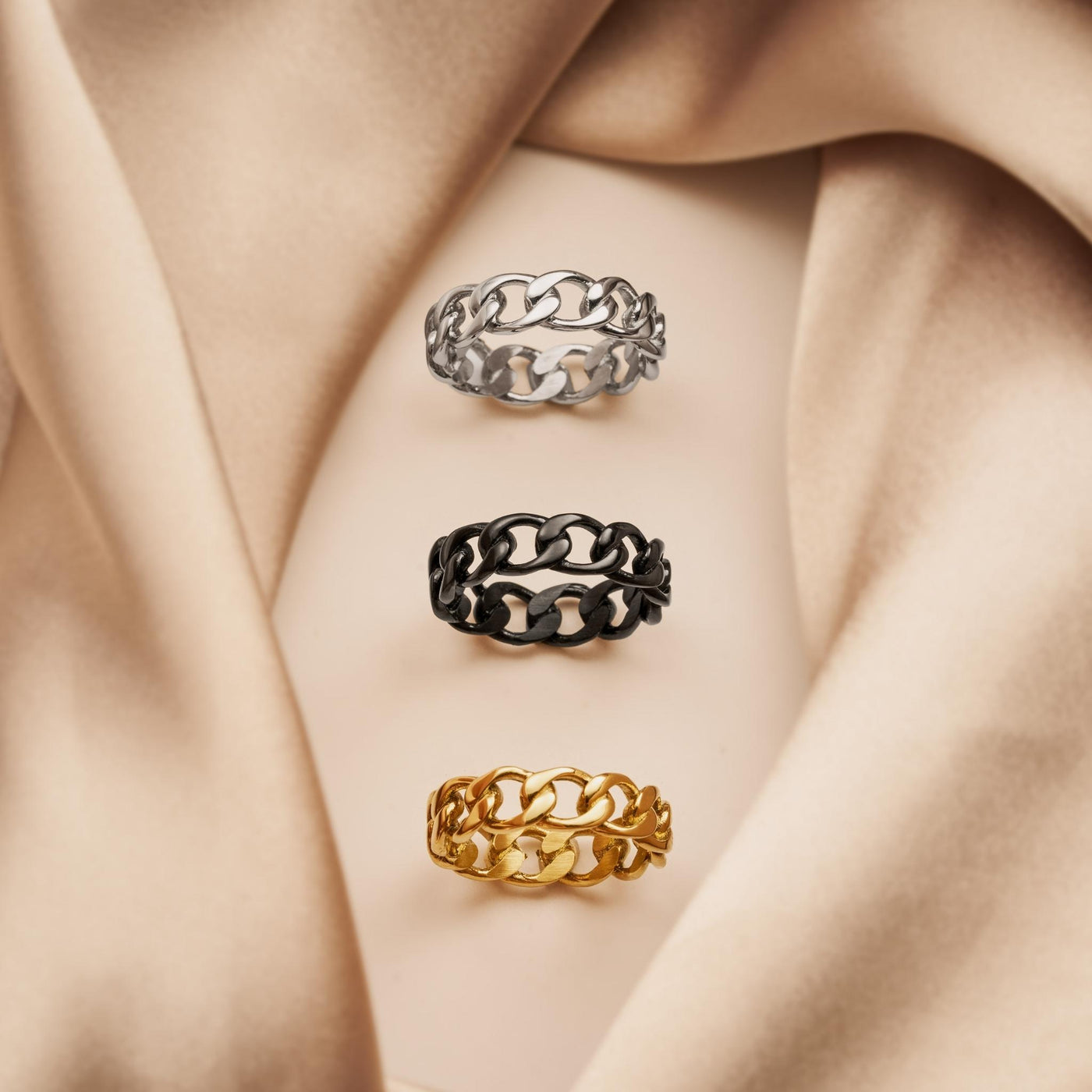 ZUDO-Linked-Chain-Ring-black-gold-silver-flatlayonfabric